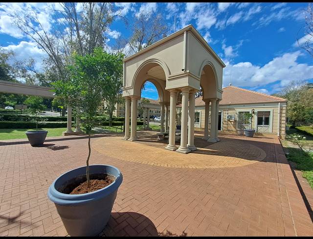 174M² OFFICE TO LET IN DUNKELD WEST